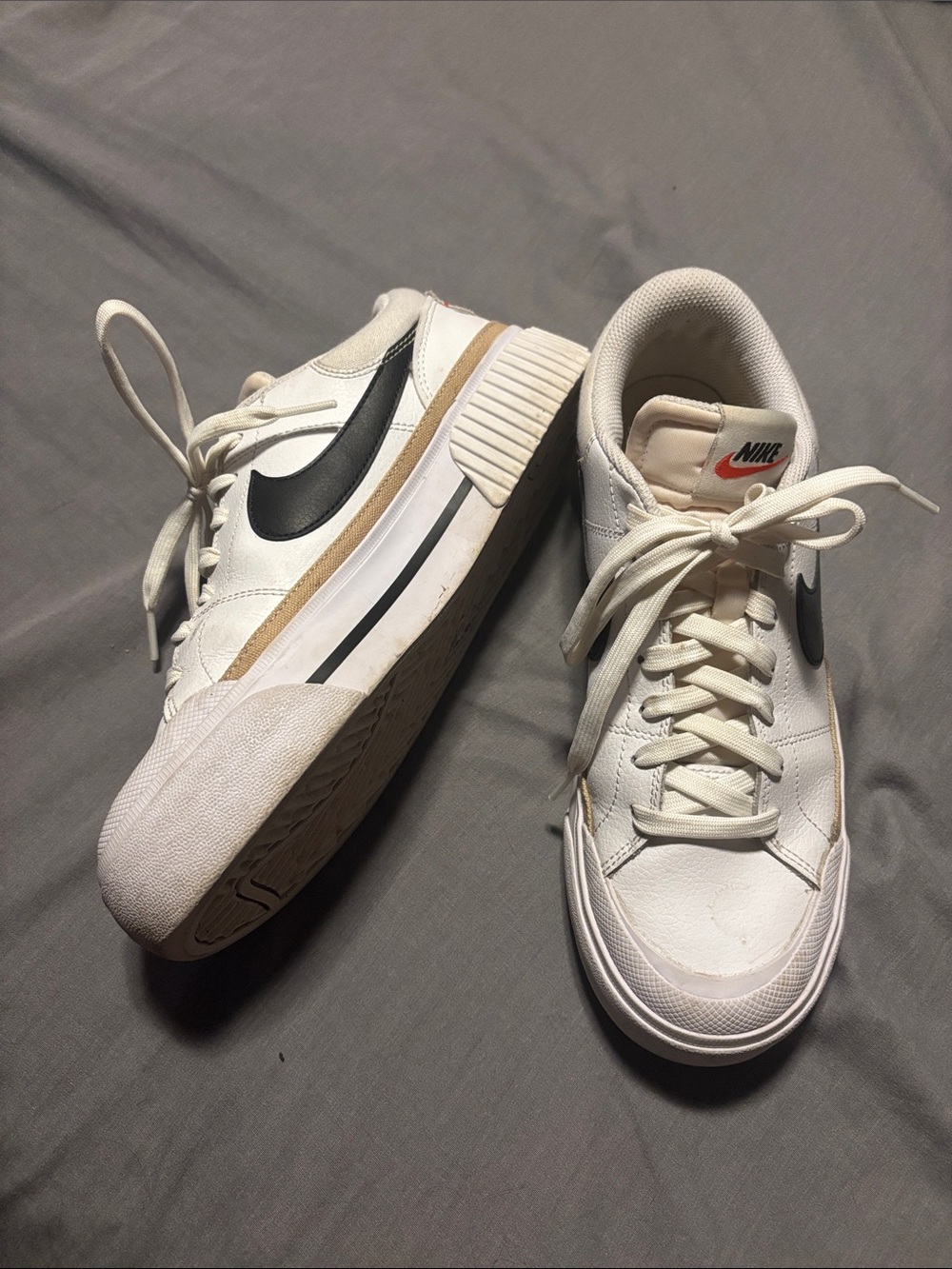 Nike Women’s White Black Tan Low-Top Athletic Sneakers - Picture 4 of 4